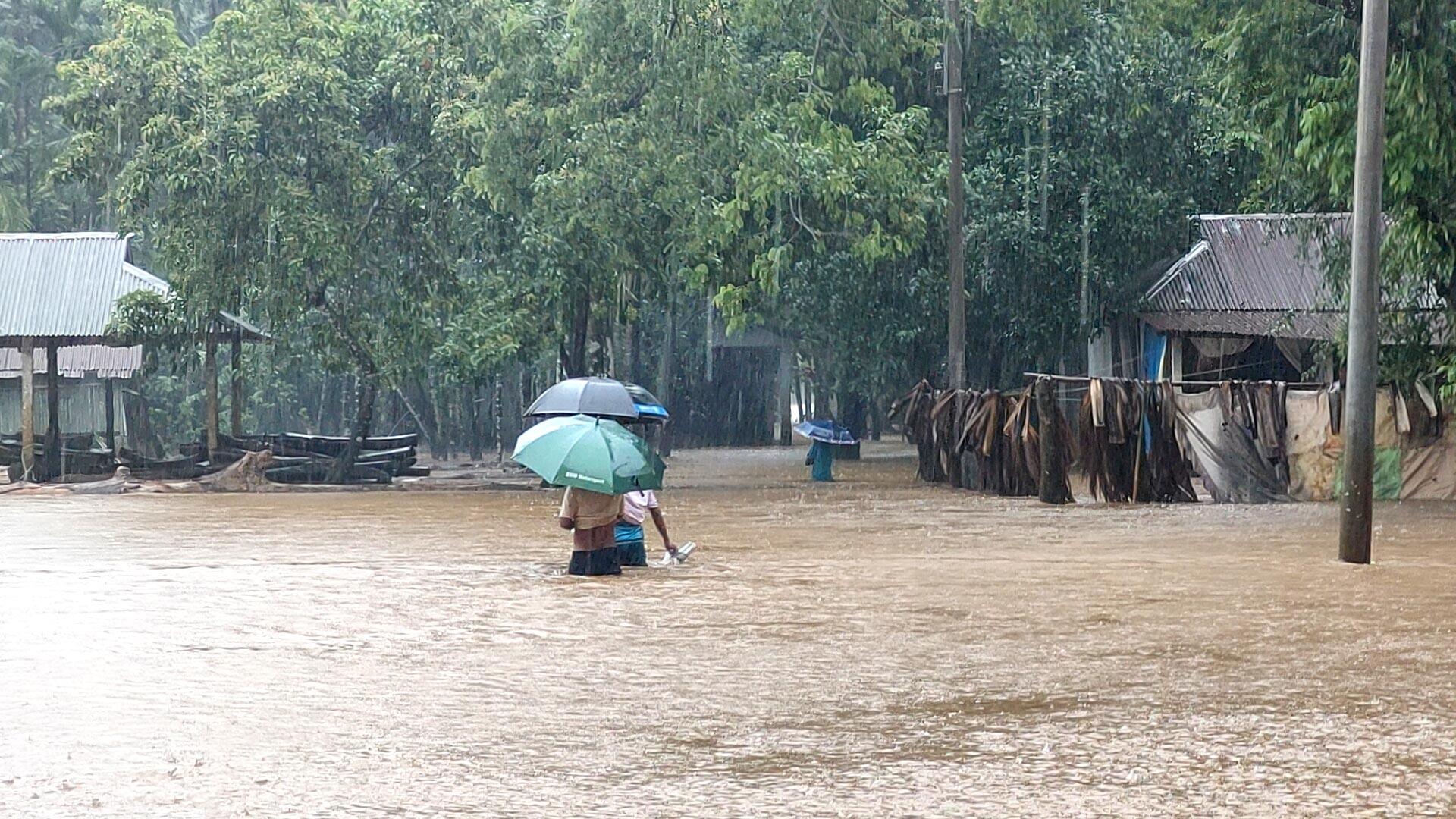 বন্যাদুর্গত এলাকায় ফ্রি মিনিট-ইন্টারনেট ঘোষণা মোবাইল অপারেটরদের