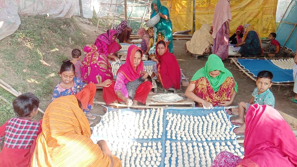 কুমড়ার বড়িতে শীতকে বরণের প্রস্তুতি