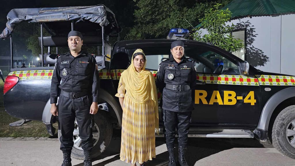 প্রেমিককে নিয়ে মাথায় ইট দিয়ে আঘাত করে স্বামীকে খুন, স্ত্রী কারাগারে