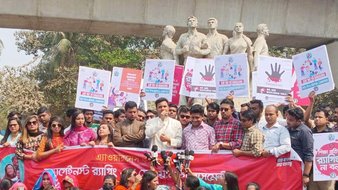 সেই ইবি শিক্ষার্থীকে বেগম রোকেয়া-সুফিয়ার উত্তরসূরি বললেন ছাত্রলীগ সভাপতি