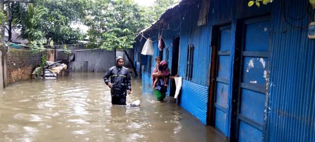 বাড়ির উঠানে আসা বন্যার পানিতে পড়ে শিশুর মৃত্যু