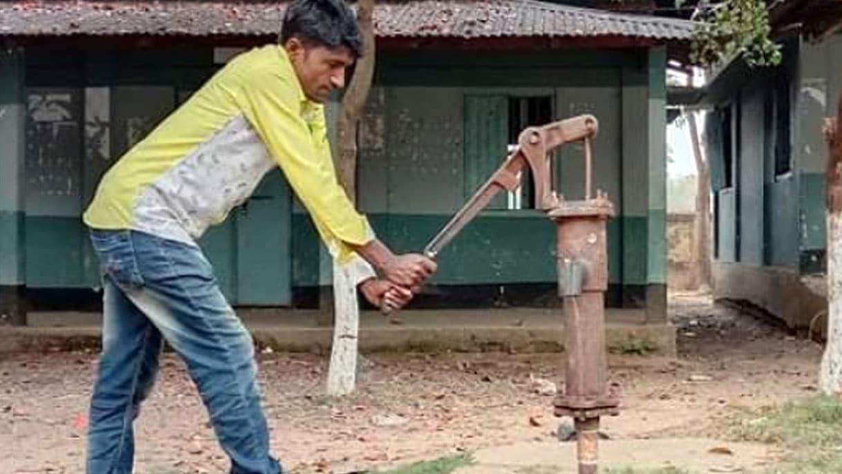 নলকূপে উঠছে না পানি কষ্টে হাজারো মানুষ