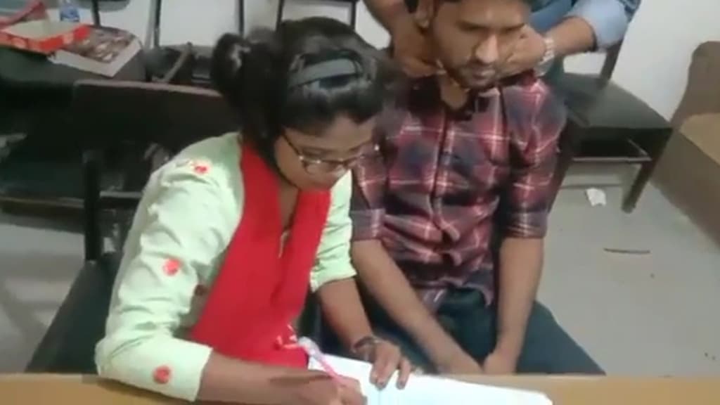 পটুয়াখালীতে কলেজছাত্রকে তুলে নিয়ে গিয়ে বিয়ে করলেন তরুণী!