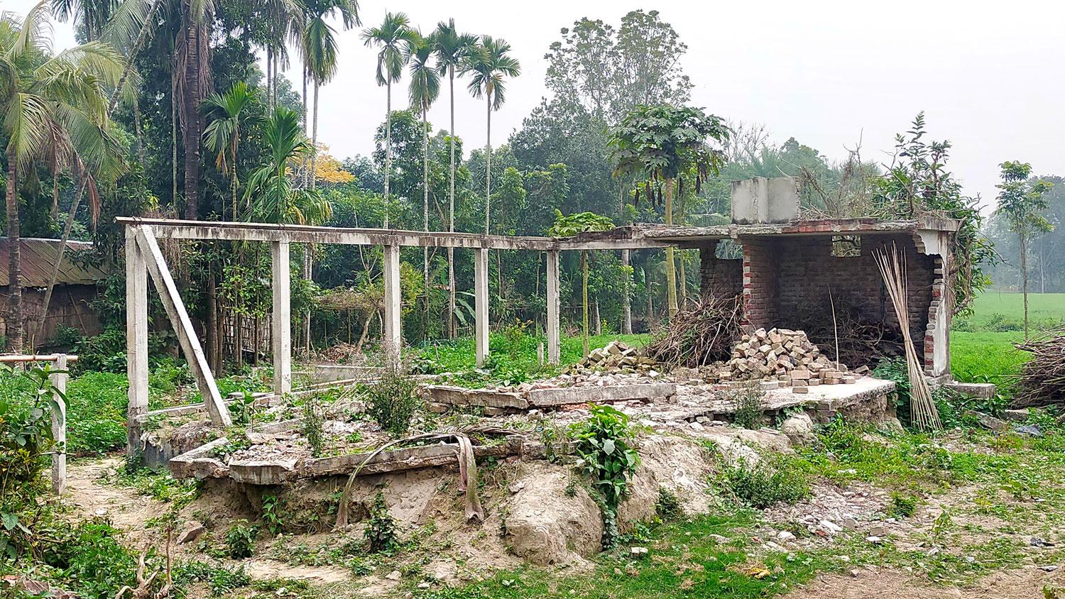 শেখ, মণ্ডল ও ব্যাপারীর দ্বন্দ্বে বিধ্বস্ত পাহাড়পুর গ্রামের জনজীবন