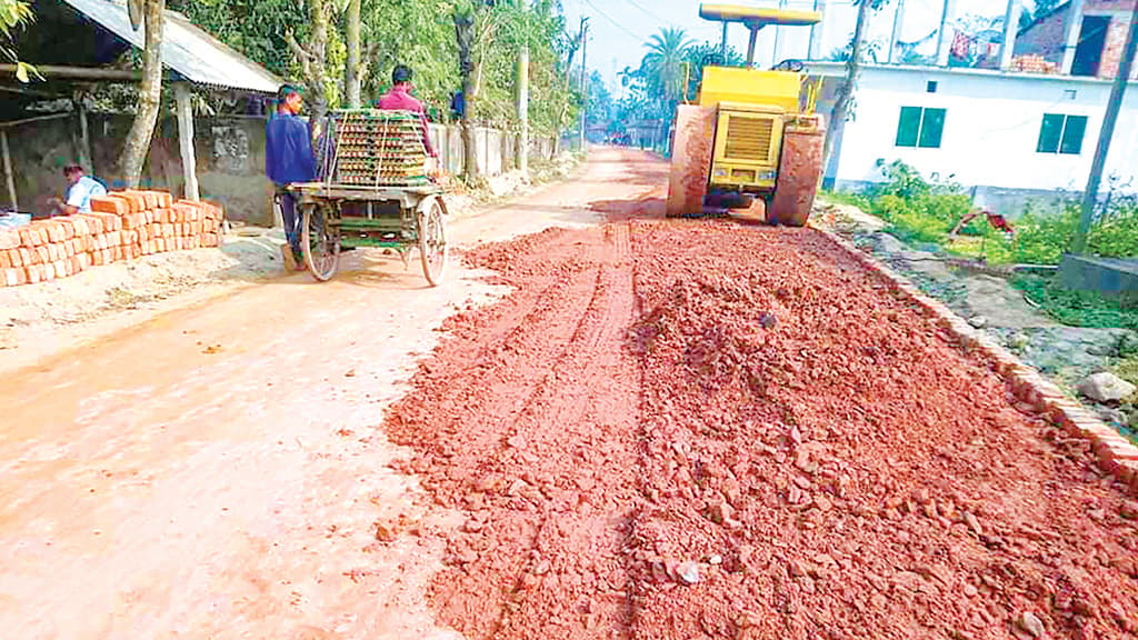 কাজের ধীর গতিতে ভোগান্তি