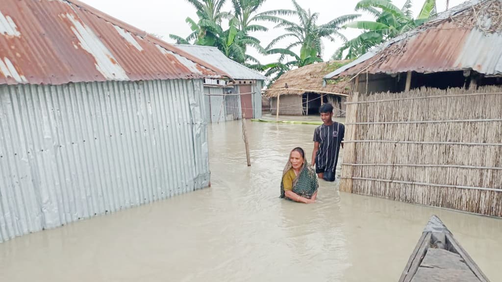 দুধকুমার ও ধরলার পানি বিপৎসীমার ওপরে, নিম্নাঞ্চল প্লাবিত