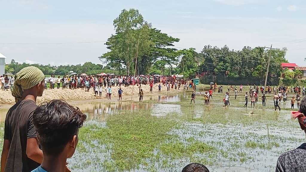 ব্রাহ্মণবাড়িয়ায় ‘ঢিল ছোড়া’ নিয়ে ৩ ঘণ্টাব্যাপী সংঘর্ষ, আহত অর্ধশতাধিক