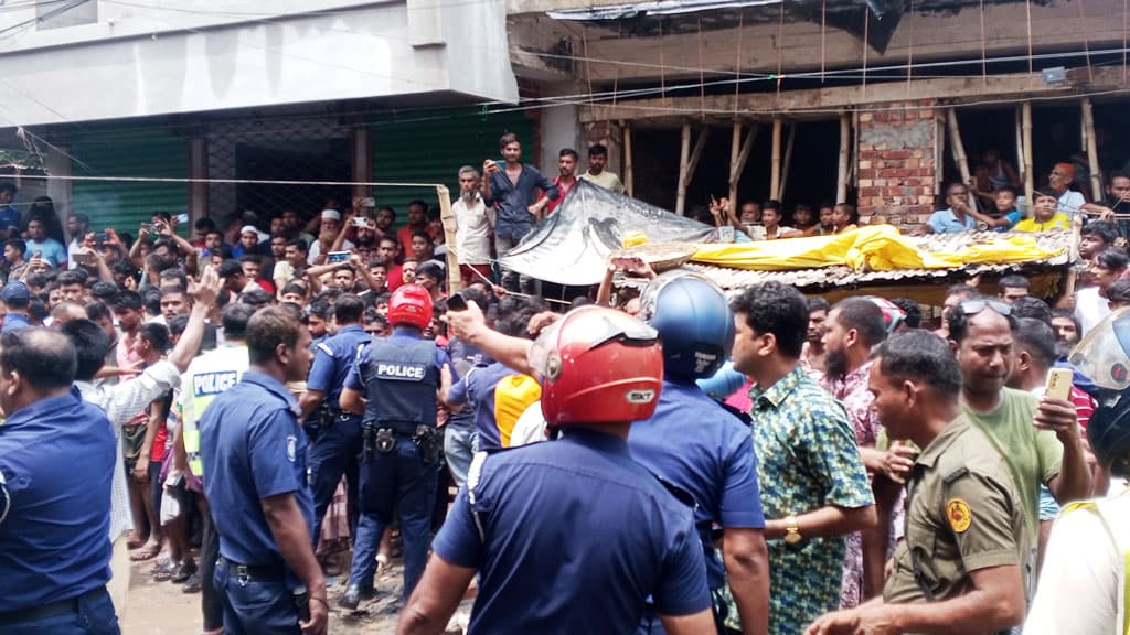 রিকশা সরানো নিয়ে বাগ্‌বিতণ্ডা, চালককে ছুরিকাঘাত