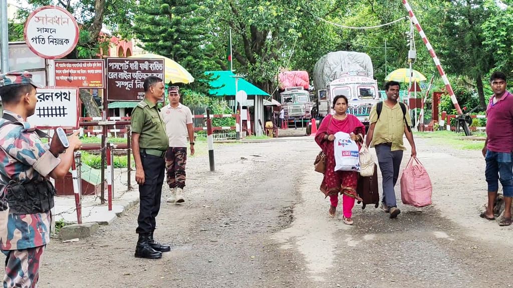 হিলি চেকপোস্টে এমপক্স ঠেকাতে কাজ শুরু করেছে মেডিকেল টিম