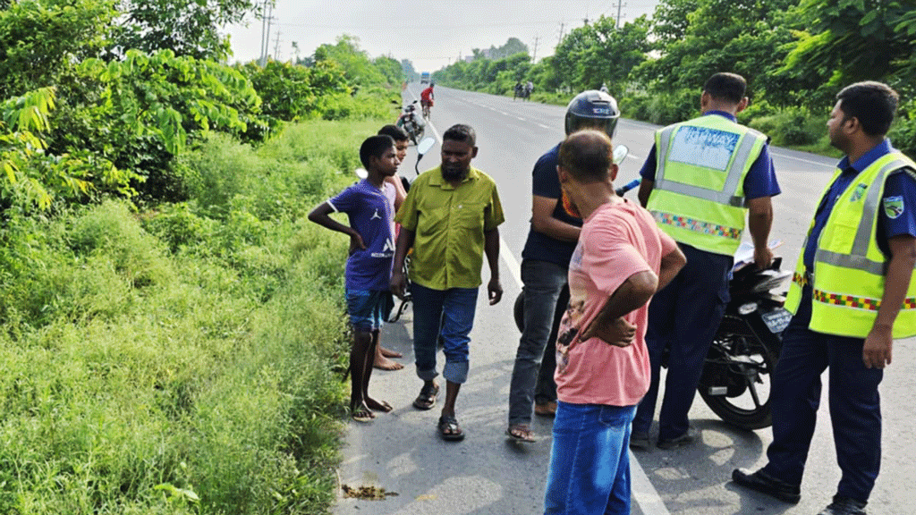 বগুড়ায় মহাসড়কের পাশ থেকে অজ্ঞাত ব্যক্তির মরদেহ উদ্ধার