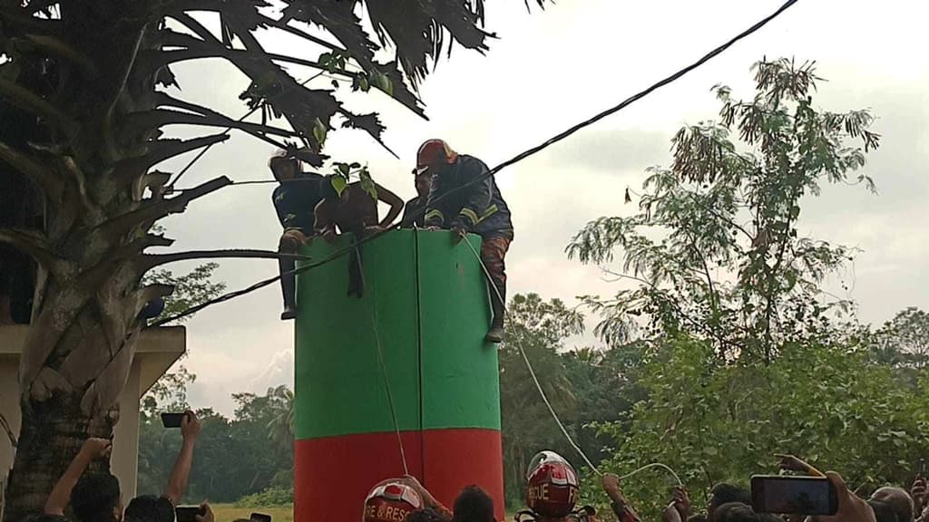 নিখোঁজের ২ দিন পর ২৫ ফুট গভীর কূপ থেকে জীবিত উদ্ধার