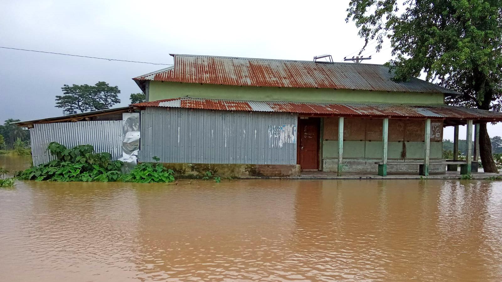 ইসলামপুরে বন্যাকবলিত মানুষের পাশে নেই অধিকাংশ জনপ্রতিনিধি