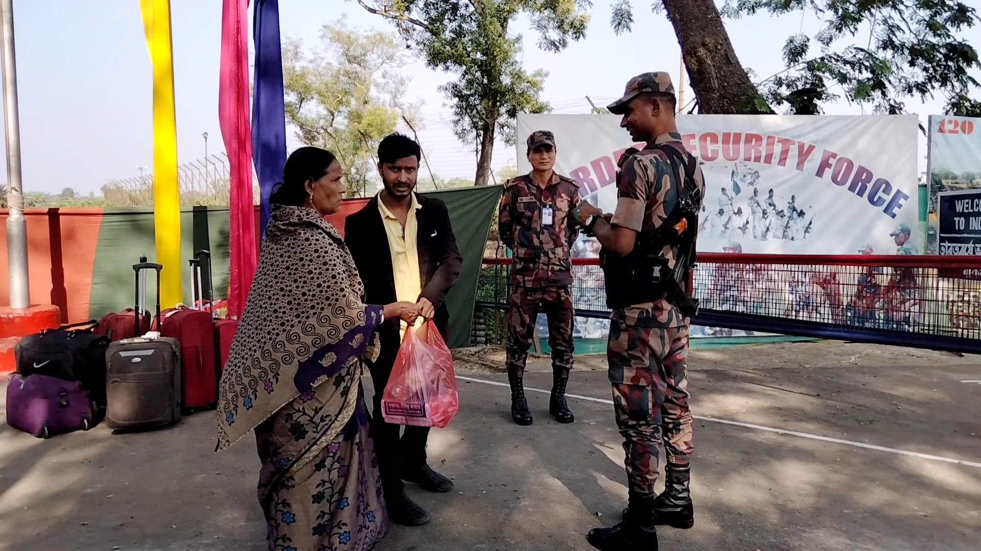 আখাউড়া স্থলবন্দরে আমদানি-রপ্তানি বন্ধ 