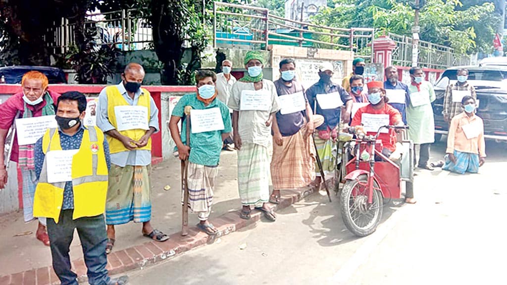 পুনরায় ভিক্ষাবৃত্তিতে ঠেলে দেওয়ায় ক্ষুব্ধ তাঁরা