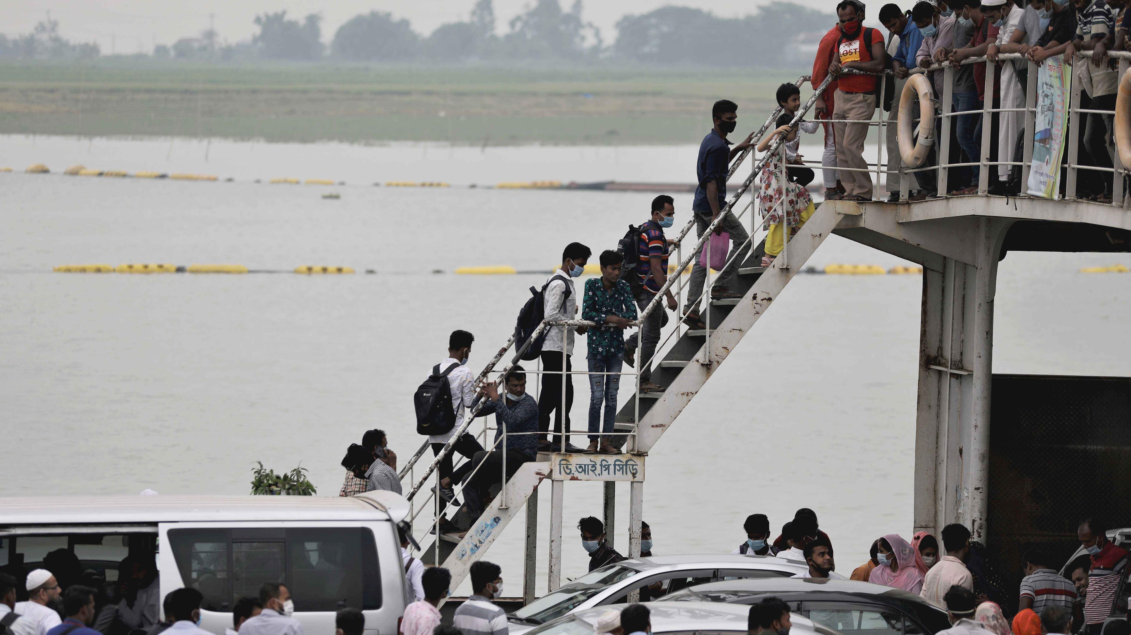 ফেরি চলাচলের সময় আরও ২ ঘণ্টা কমল