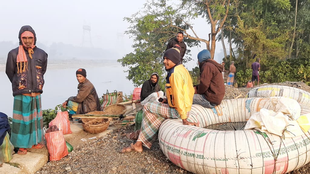 তেঁতুলিয়ায় শীতের তীব্রতা বেকার ৩০ হাজার শ্রমিক