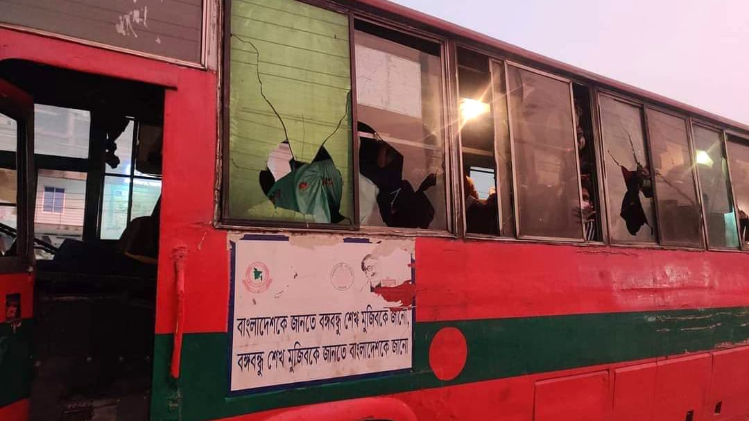 ঢাবির বাসে সংঘবদ্ধ হামলা, ৭ শিক্ষার্থী আহত