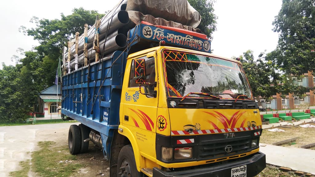 ফুলবাড়ীতে অটোরিকশাকে ট্রাকের ধাক্কা, নিহত ১