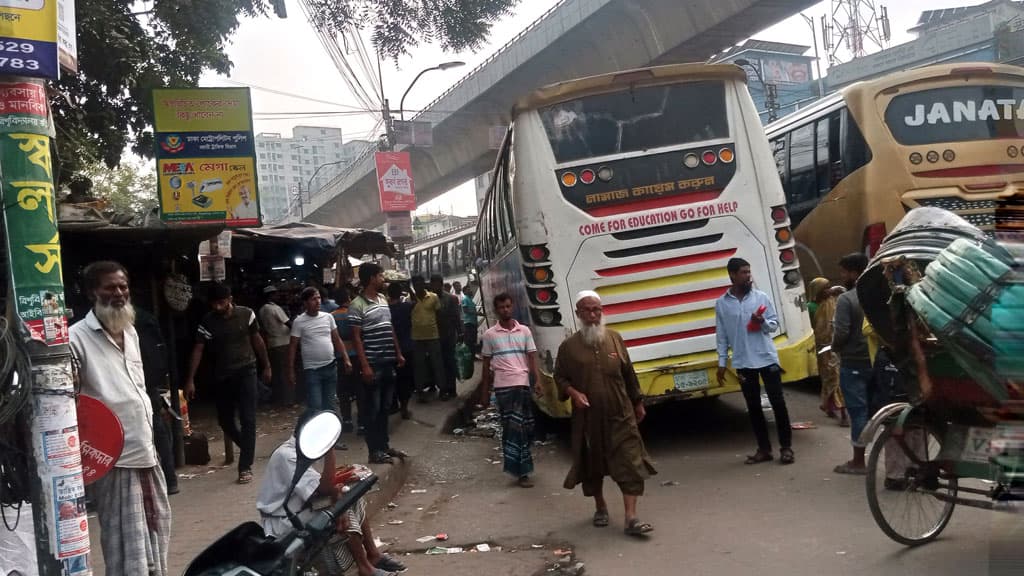 অবরোধ ও সরকারি ছুটিতে দক্ষিণাঞ্চলের পরিবহনে যাত্রীদের চাপ