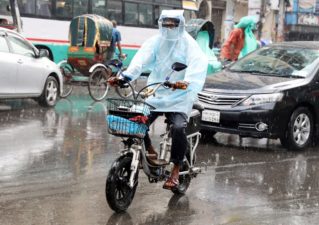 সারা দেশে মাঝারি বৃষ্টিপাত হতে পারে শনিবার