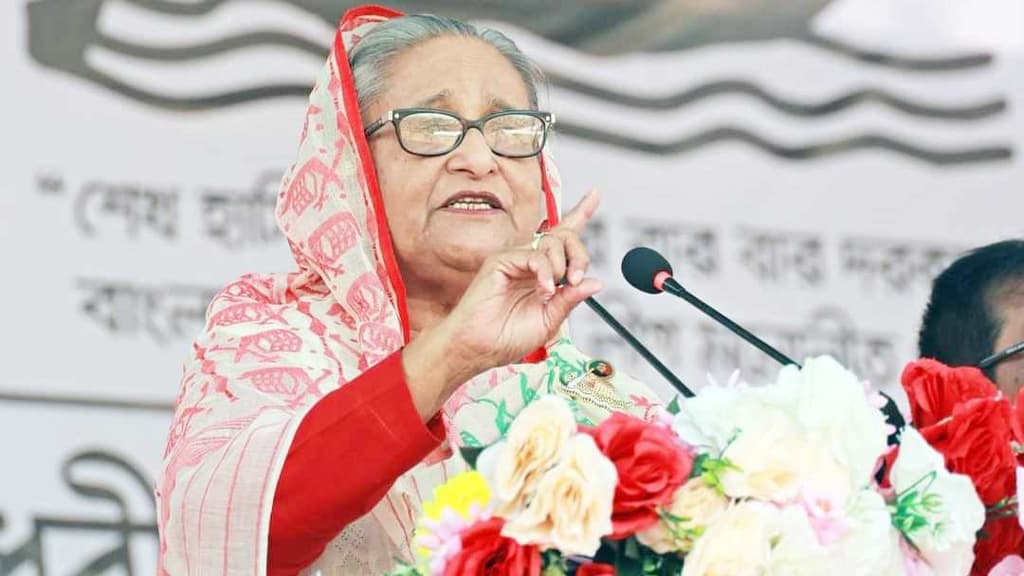 নৌকায় ভোট দিয়ে আরেকটি বার আপনাদের সেবা করার সুযোগ দেবেন: শেখ হাসিনা 