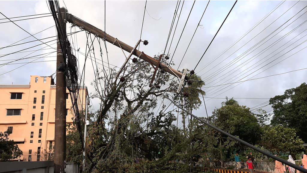 কক্সবাজারের প্রায় ৫ লাখ মানুষ ৪০ ঘণ্টারও বেশি সময় বিদ্যুৎ-বিচ্ছিন্ন 