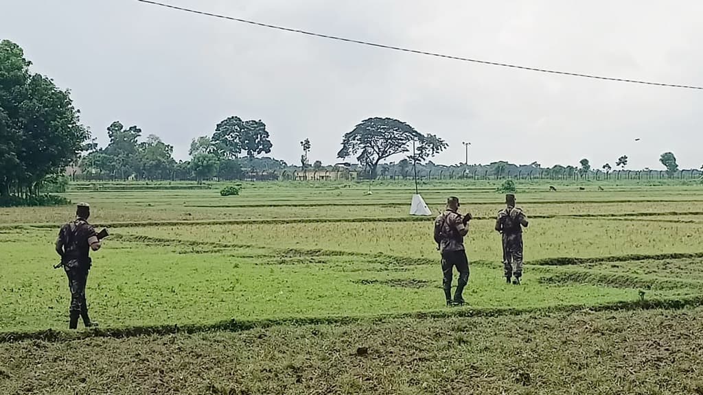 দুই জঙ্গি ছিনতাইয়ের ঘটনায় সীমান্তে সতর্কতা 