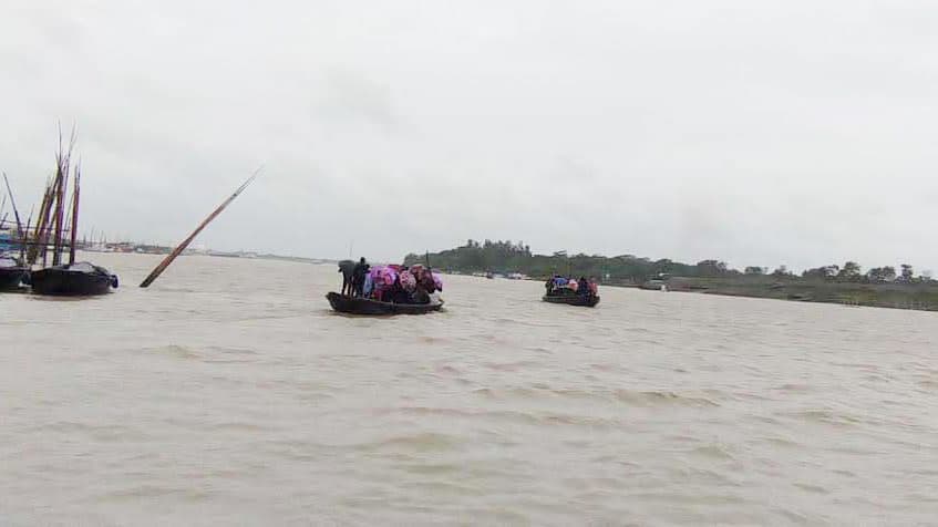 বাগেরহাটে মুষলধারে বৃষ্টি, আতঙ্কে উপকূলবাসী