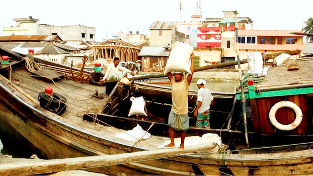 ঝালকাঠিতে লবণশিল্পে ধস