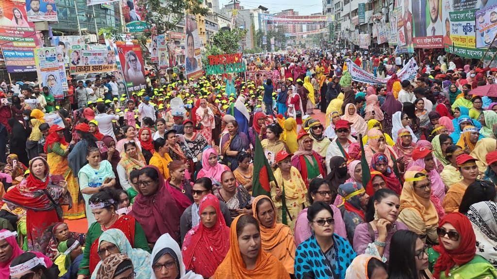 নয়াপল্টনে চলছে মহিলা দলের সমাবেশ