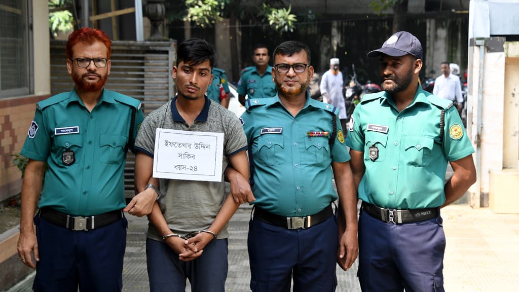 বাসা ভাড়া নিয়ে মাদকের ‘হোম ডেলিভারি’, ১ কেজি আইসসহ যুবক গ্রেপ্তার