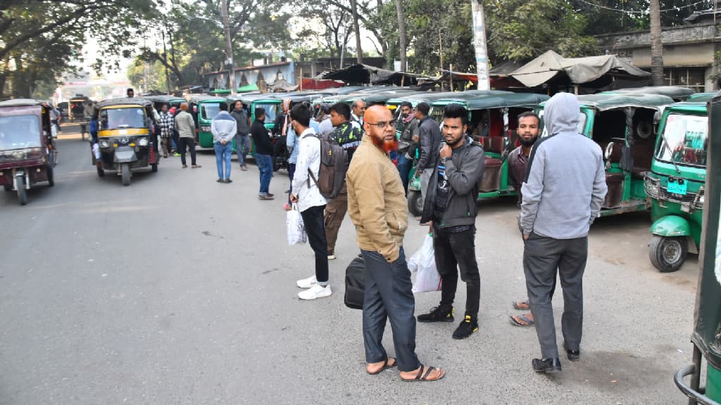 বিএনপির সমাবেশ: ধর্মঘটে বন্ধ সব যান চলাচল, দুর্ভোগে নাকাল রাজশাহীবাসী