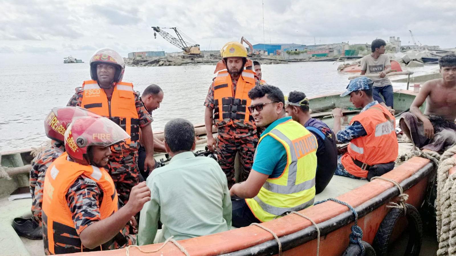 ড্রেজার ডুবে নিখোঁজ ৮ শ্রমিকের একজনের মরদেহ উদ্ধার