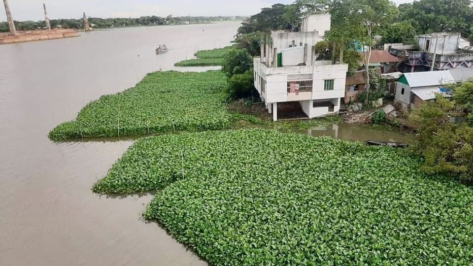 নদী দখল করে ভবন নির্মাণ