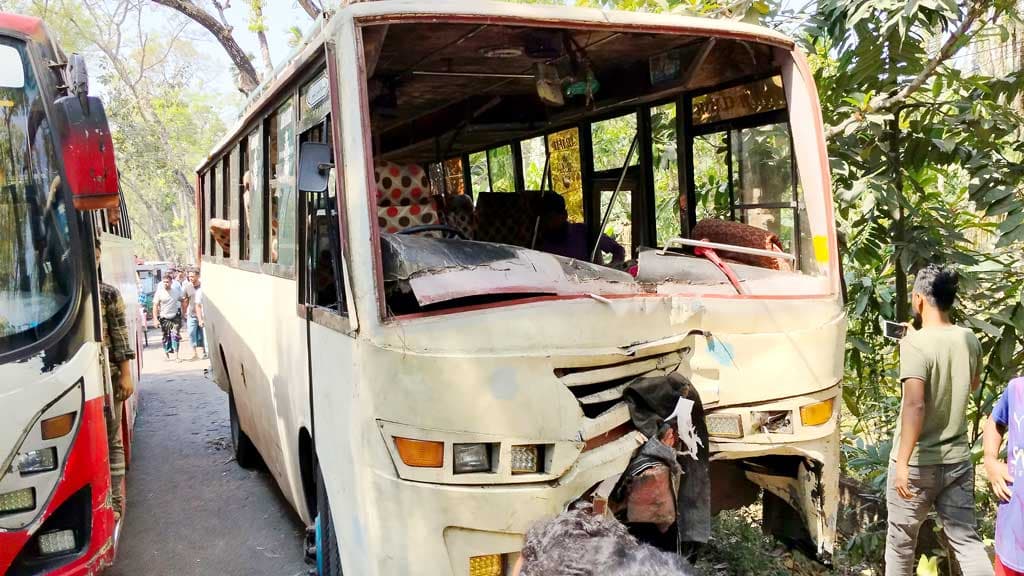 পিরোজপুরে বাস-অটোরিকশা-মোটরসাইকেলের ত্রিমুখী সংঘর্ষ, নিহত ৭