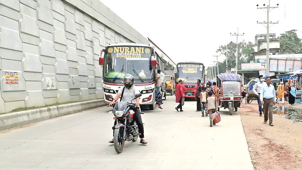 হর্নের শব্দে কান ঝালাপালা