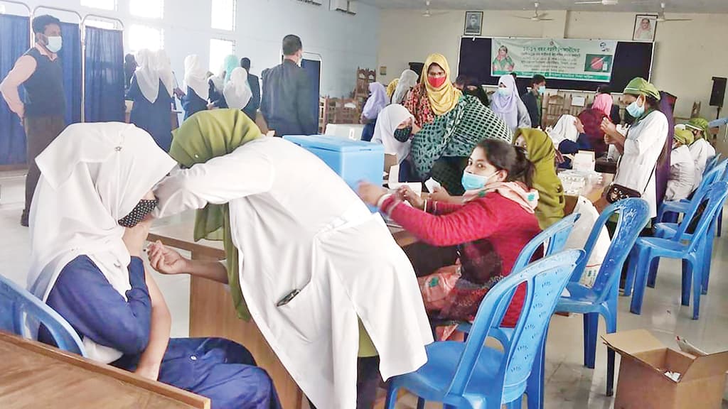 জন্মনিবন্ধনের মাধ্যমে শিক্ষার্থীদের টিকাদান