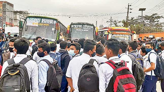 এবার টঙ্গীতে সড়ক অবরোধ শিক্ষার্থীদের