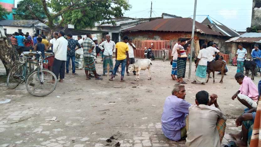 নানাবিধ সমস্যায় জর্জরিত পাটকেলঘাটা পশুর হাট 