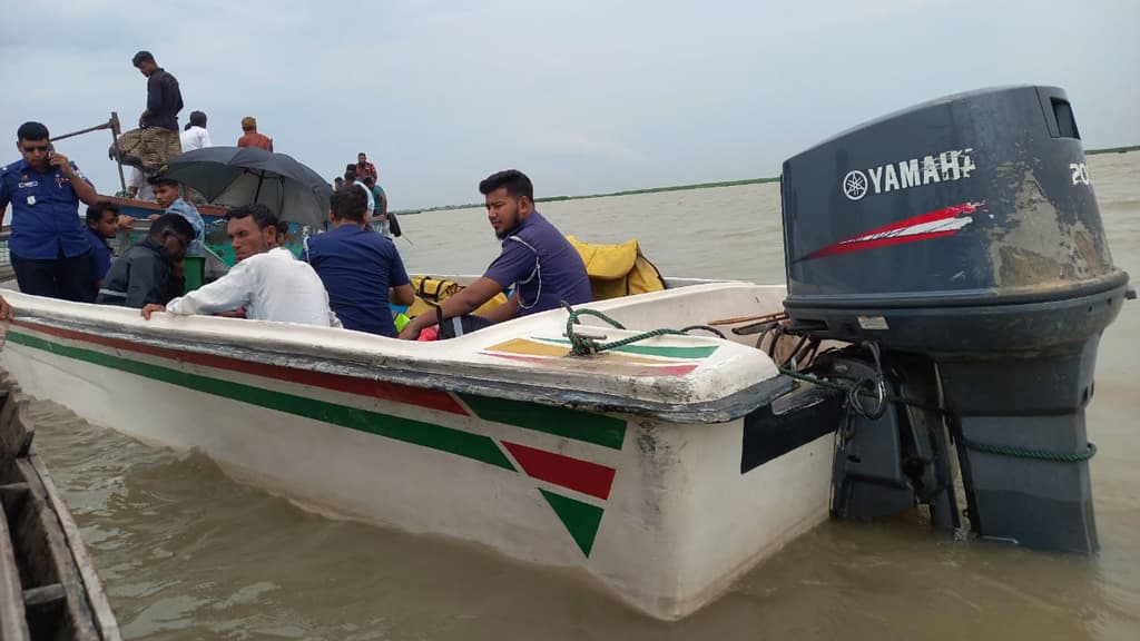 কনে দেখতে এসে মেঘনায় ট্রলারডুবিতে মা-মেয়ের মৃত্যু, বরসহ নিখোঁজ ৩