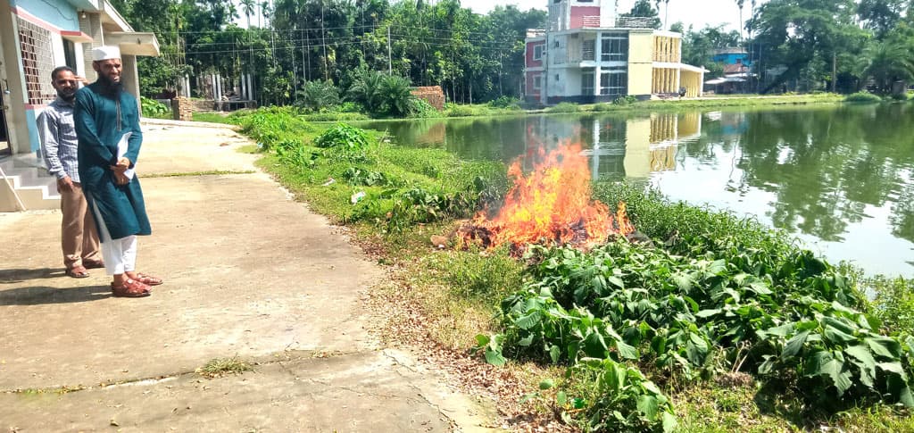 বারহাট্টায় পোনা ও মা মাছ শিকার, নিষিদ্ধ জাল পুড়িয়ে ধ্বংস 