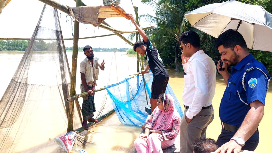 ব্রাহ্মণপাড়ায় খালে-বিলে অভিযান চালিয়ে জাল ধ্বংস, জরিমানা