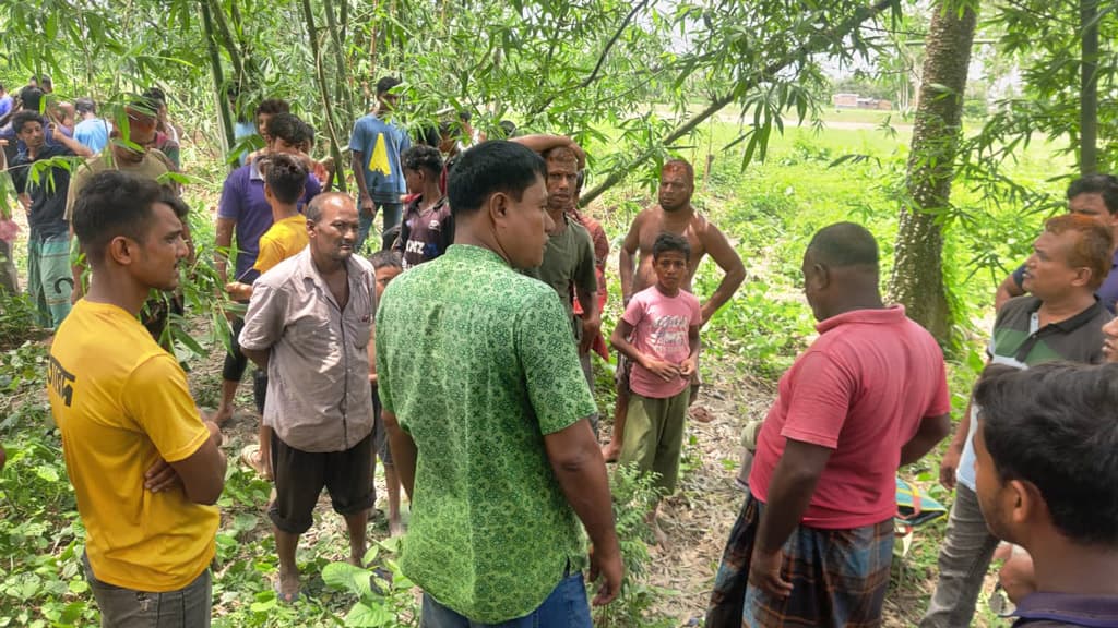 চিরিরবন্দরে বাঁশঝাড় থেকে নৈশপ্রহরীর মরদেহ উদ্ধার