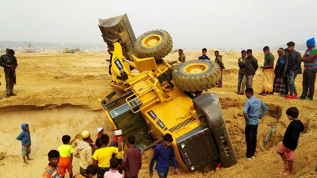 দুর্গাপুরে ফেলোডা উল্টে চালক নিহত