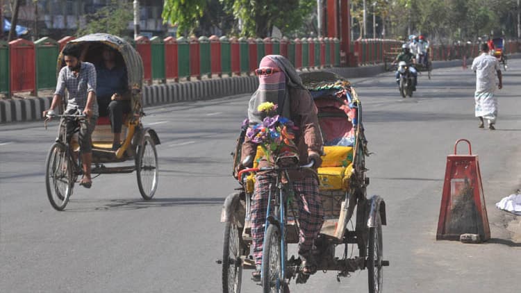 করোনায় মাসিক আয় কমেছে ৭৭ শতাংশ পরিবারে