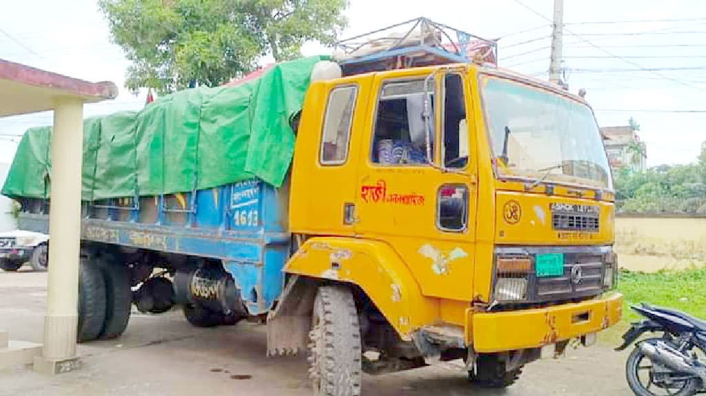 নেত্রকোনায় চোরাচালানের এক ট্রাক ভারতীয় চিনি জব্দ