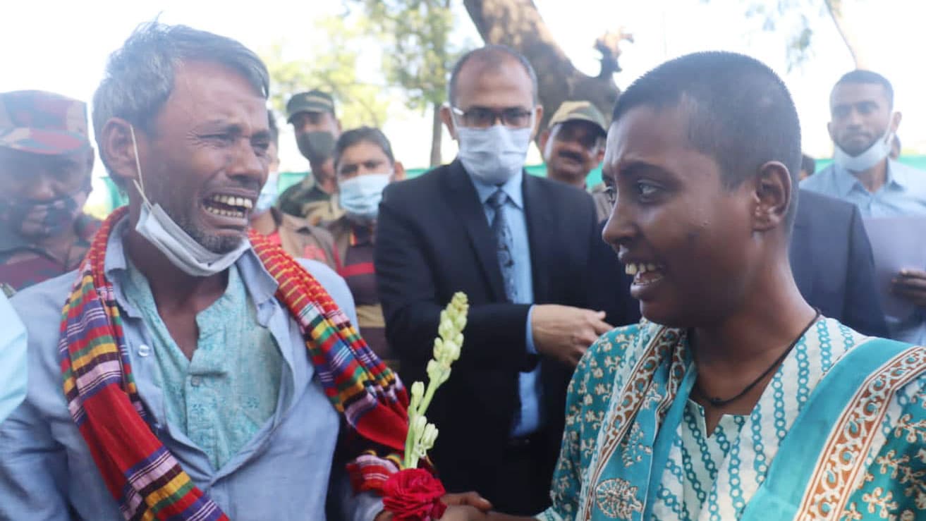 ভারতে পাচার হওয়া ৬ বাংলাদেশি ফিরলেন দেশে