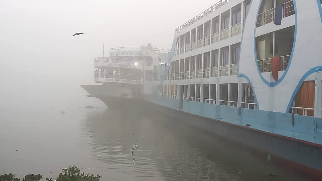 মেঘনায় কার্গোর ধাক্কায় তলা ফেটেছে সুন্দরবন-১৬ লঞ্চের, নারী নিখোঁজ