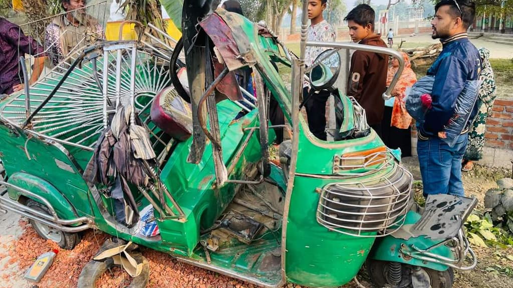 নেত্রকোনায় প্রাইভেটকার-অটোরিকশা সংঘর্ষে পুলিশ সদস্যসহ নিহত ২