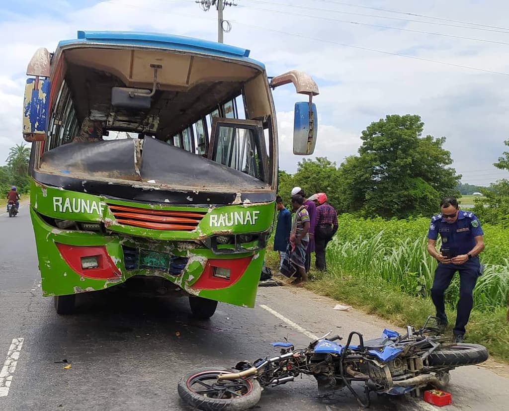 বাসের ধাক্কায় মোটরসাইকেল আরোহী নিহত